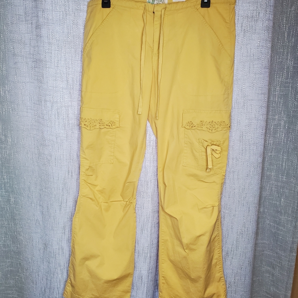 🌻Old Navy Cargo Pants